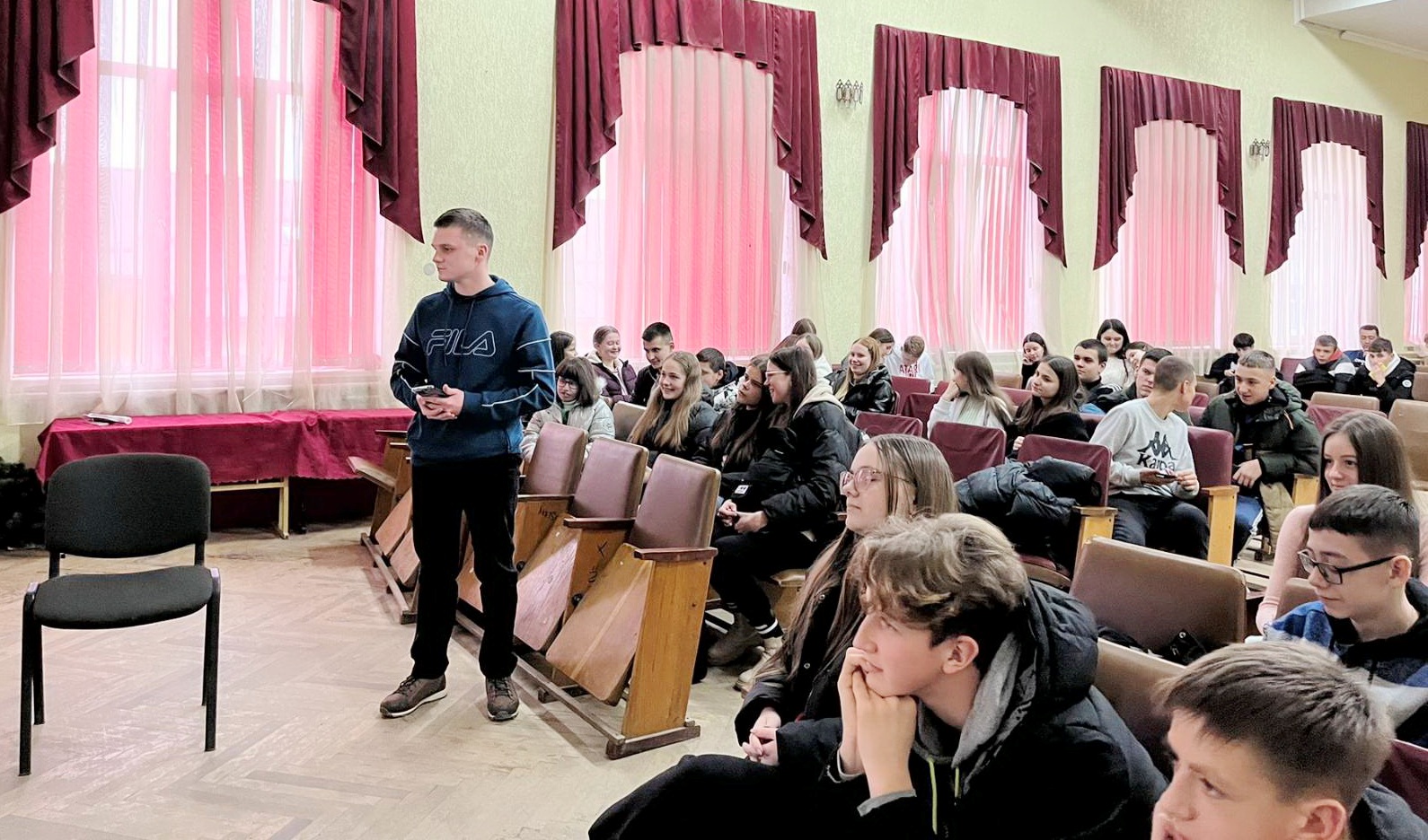 Ділиться враженнями Денис Грабовський